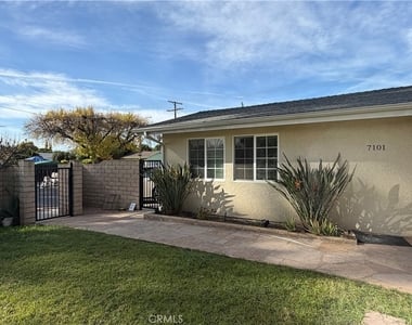 7099 Fallbrook Avenue - Photo Thumbnail 17