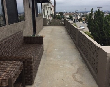 760 W 27th Street - Photo Thumbnail 7