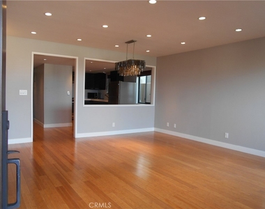 760 W 27th Street - Photo Thumbnail 9