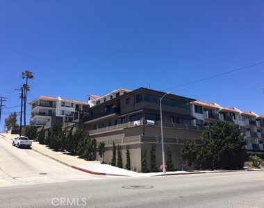 760 W 27th Street - Photo Thumbnail 4