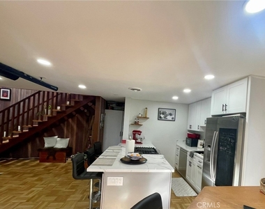 11616 Chenault Street - Photo Thumbnail 4