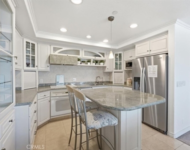 625 Esplanade - Photo Thumbnail 9