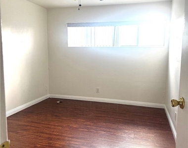 12912 Indian Lane - Photo Thumbnail 11