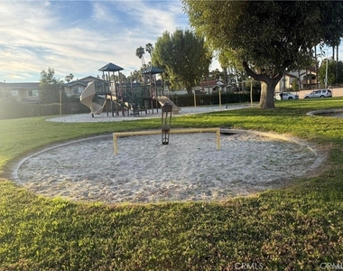 12912 Indian Lane - Photo Thumbnail 15