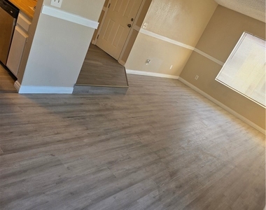 1061 May Ln - Photo Thumbnail 12