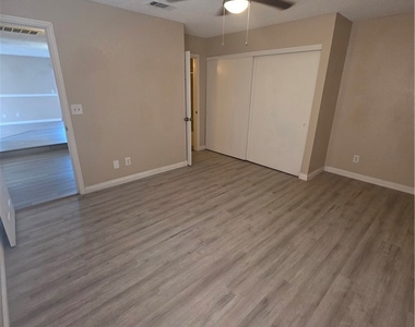 1061 May Ln - Photo Thumbnail 5
