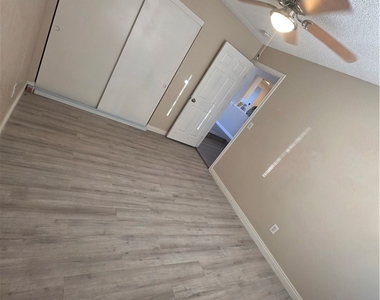 1061 May Ln - Photo Thumbnail 8