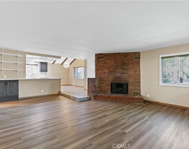 2214 E 2nd Street - Photo Thumbnail 3