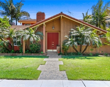 2214 E 2nd Street - Photo Thumbnail 11