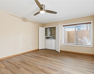 2214 E 2nd Street - Photo Thumbnail 8