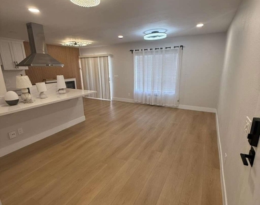 9586 Carroll Canyon Road - Photo Thumbnail 2