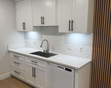 9586 Carroll Canyon Road - Photo Thumbnail 13