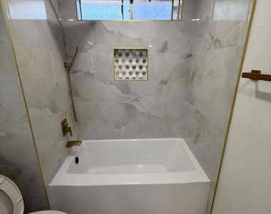 9586 Carroll Canyon Road - Photo Thumbnail 6