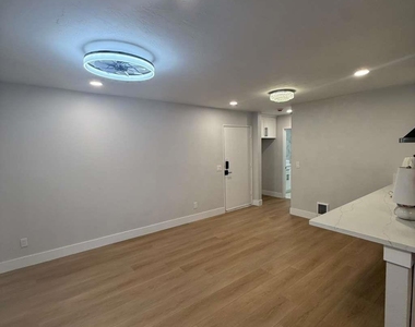 9586 Carroll Canyon Road - Photo Thumbnail 3