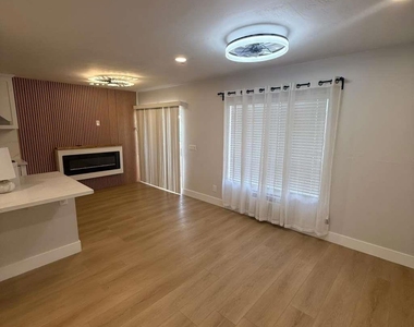 9586 Carroll Canyon Road - Photo Thumbnail 12