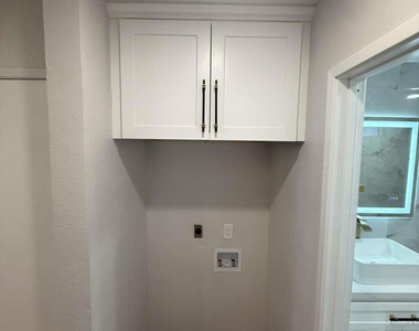 9586 Carroll Canyon Road - Photo Thumbnail 11