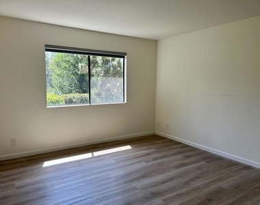 2162 Palmer Drive - Photo Thumbnail 9