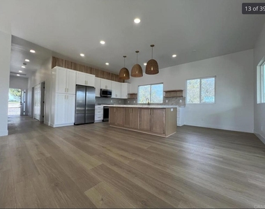 1533 Avohill Drive - Photo Thumbnail 4