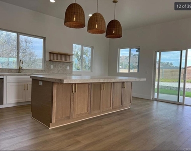 1533 Avohill Drive - Photo Thumbnail 3