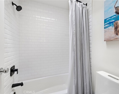 408 Villa Point - Photo Thumbnail 15