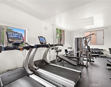 408 Villa Point - Photo Thumbnail 21