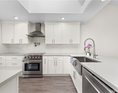 408 Villa Point - Photo Thumbnail 8