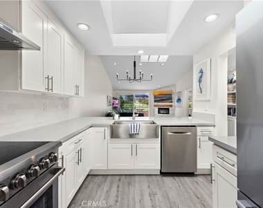 408 Villa Point - Photo Thumbnail 6