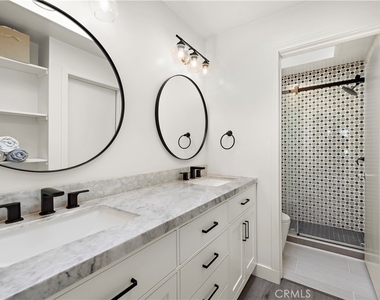 408 Villa Point - Photo Thumbnail 14