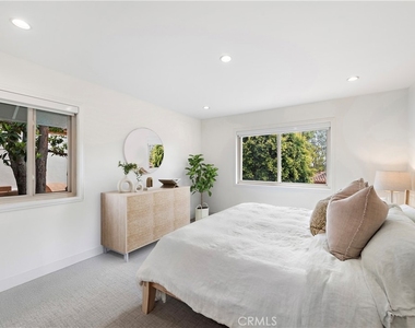408 Villa Point - Photo Thumbnail 12
