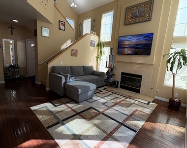 8215 E White Oak - Photo Thumbnail 3