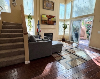 8215 E White Oak - Photo Thumbnail 4