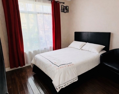 8215 E White Oak - Photo Thumbnail 5