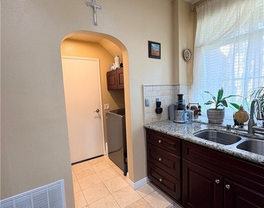 8215 E White Oak - Photo Thumbnail 25