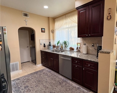 8215 E White Oak - Photo Thumbnail 22