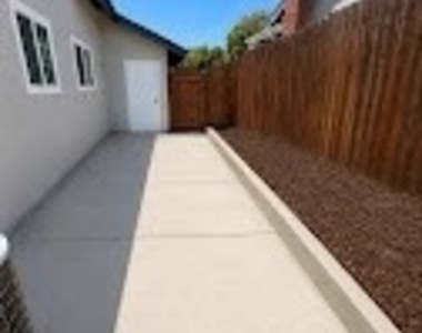 1640 Lakewood - Photo Thumbnail 2