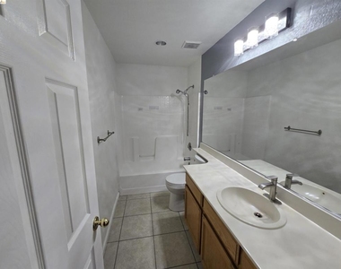 5128 Hereford Ct - Photo Thumbnail 10