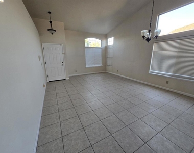 5128 Hereford Ct - Photo Thumbnail 2