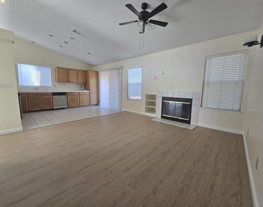 5128 Hereford Ct - Photo Thumbnail 3