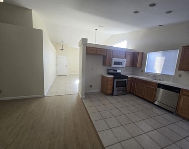 5128 Hereford Ct - Photo Thumbnail 5