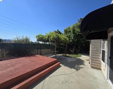 5128 Hereford Ct - Photo Thumbnail 13