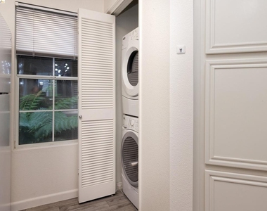 220 Caldecott Ln - Photo Thumbnail 7
