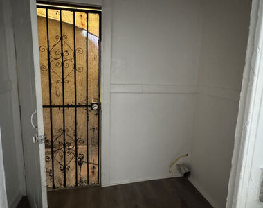 8806 Beach Street - Photo Thumbnail 7