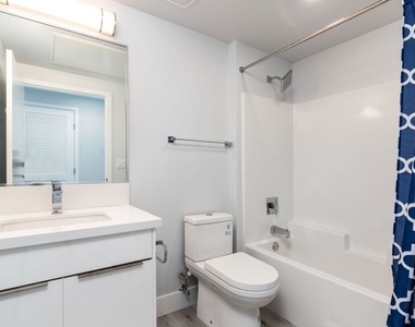 14612 Calvert Street - Photo Thumbnail 10