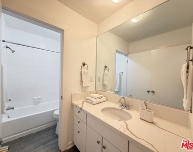 5805 W 8th Street - Photo Thumbnail 5
