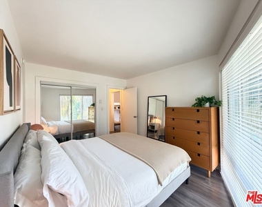 5805 W 8th Street - Photo Thumbnail 7