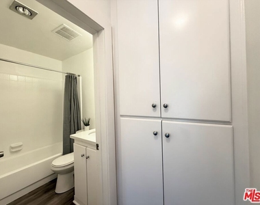 5805 W 8th Street - Photo Thumbnail 8
