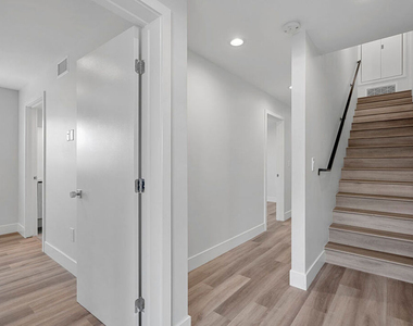 14802 Vanowen Street - Photo Thumbnail 3