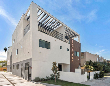14802 Vanowen Street - Photo Thumbnail 10