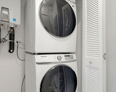 14802 Vanowen Street - Photo Thumbnail 6