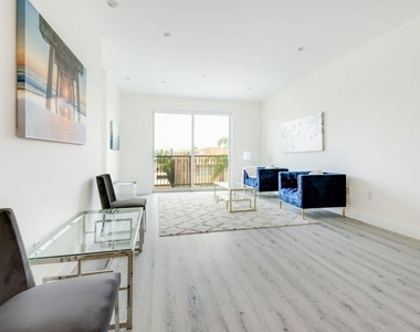 1237 S Holt Avenue - Photo Thumbnail 24